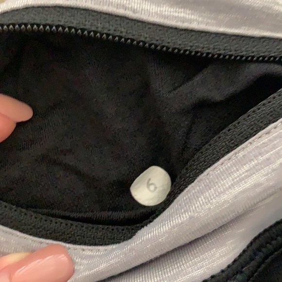 Lululemon crops - Picture 3 of 5